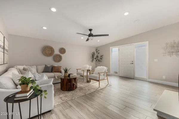 $695,000 | 15041 North 6th Street, Phoenix, AZ 85022