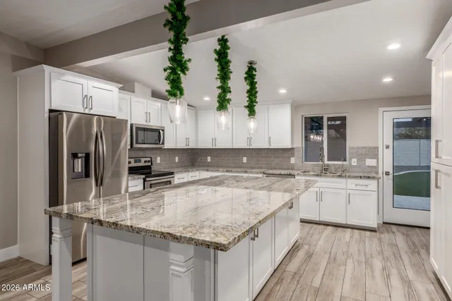 $730,000 | 15041 North 6th Street, Phoenix, AZ 85022