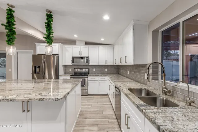 $730,000 | 15041 North 6th Street, Phoenix, AZ 85022