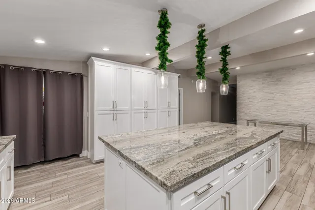 $730,000 | 15041 North 6th Street, Phoenix, AZ 85022