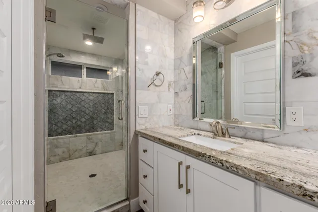 $730,000 | 15041 North 6th Street, Phoenix, AZ 85022