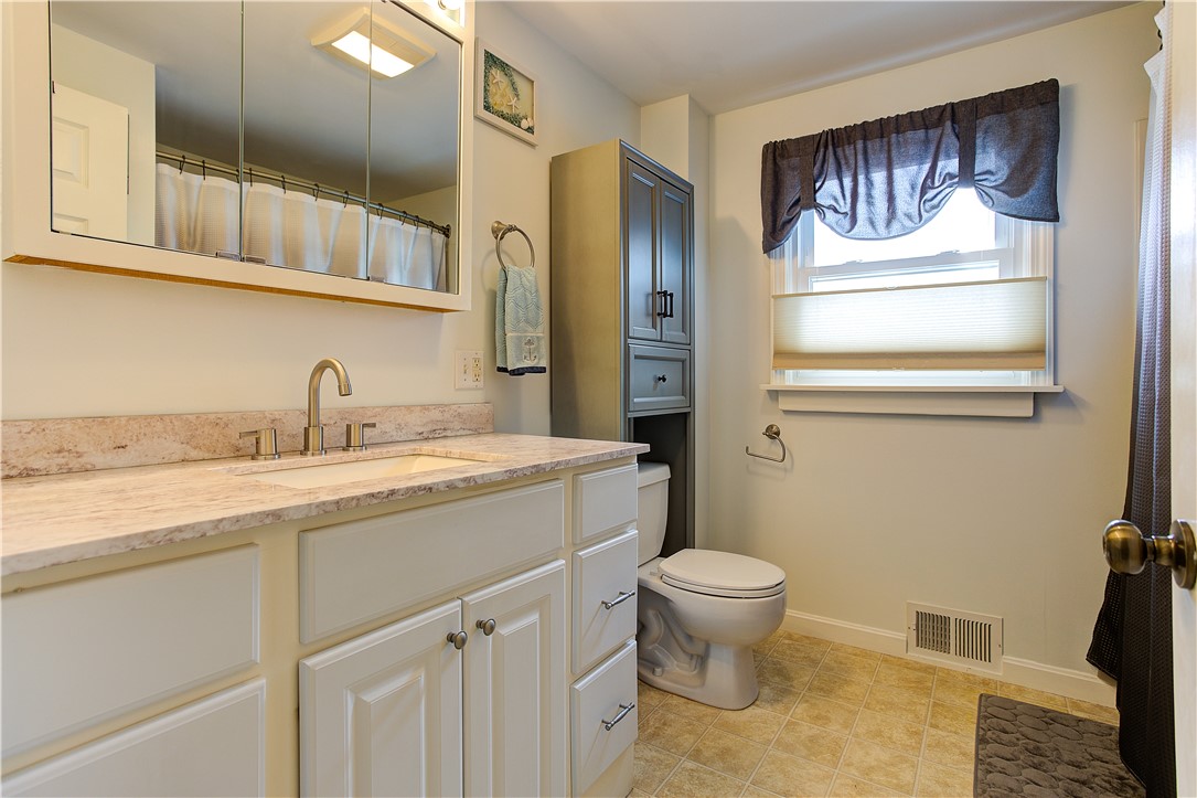 205 Budlong Road Cranston, RI 02920 - Photo 12 of 41