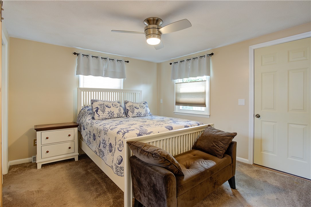 205 Budlong Road Cranston, RI 02920 - Photo 20 of 41