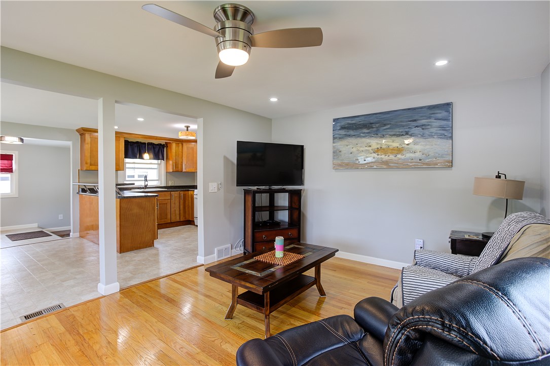 205 Budlong Road Cranston, RI 02920 - Photo 8 of 41