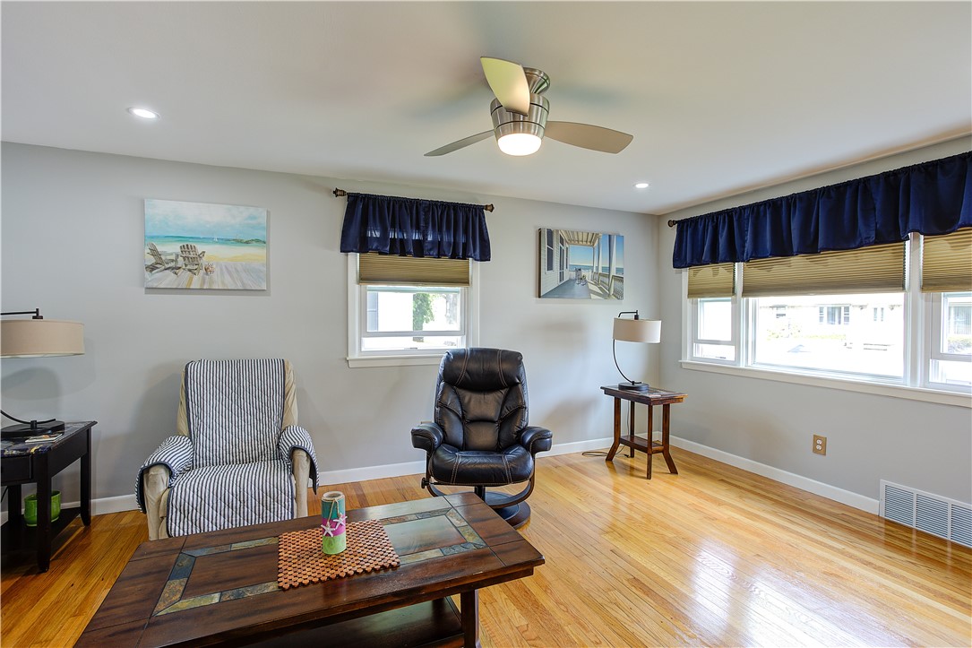 205 Budlong Road Cranston, RI 02920 - Photo 9 of 41