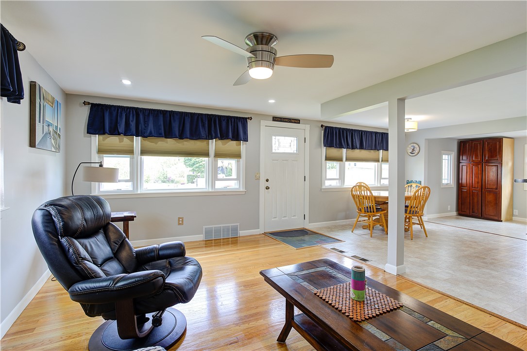 205 Budlong Road Cranston, RI 02920 - Photo 10 of 41