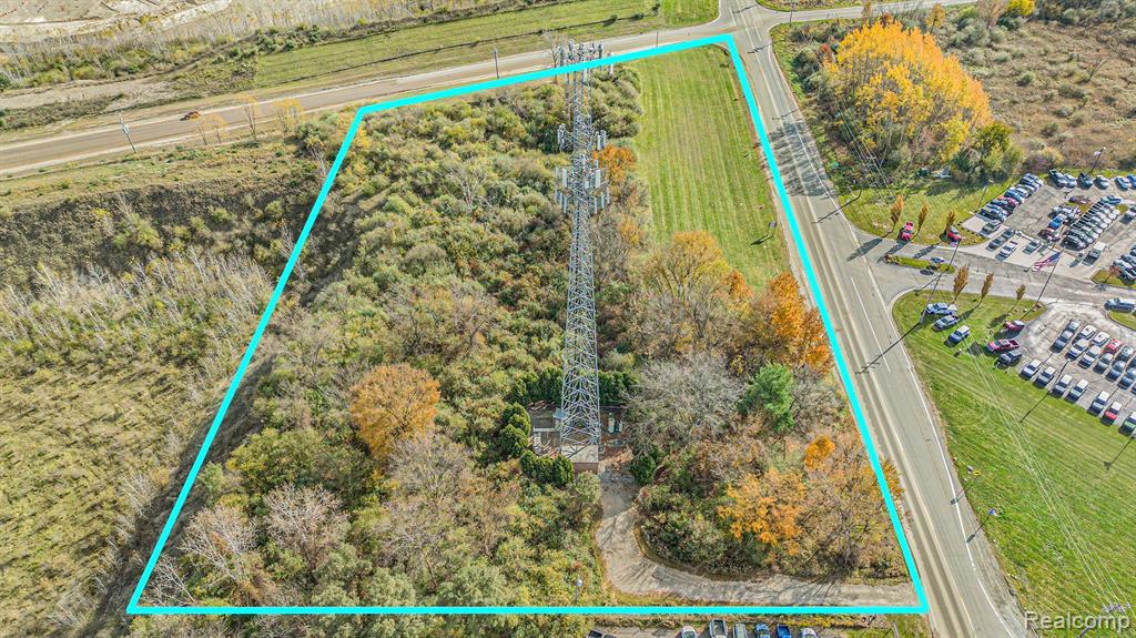 8815 East Holly Road Holly, MI 48442 - Photo 1 of 27