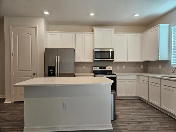 $1,950 | 11294 Cay Spruce Way, San Antonio, FL 33576