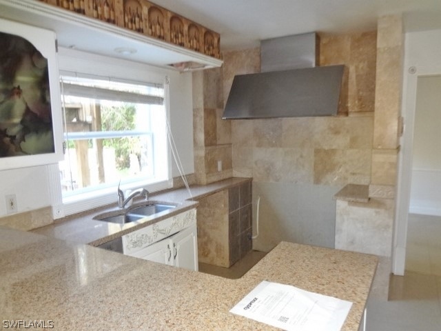 14071 Cemetery Road Fort Myers, FL 33905 - Photo 5 of 18 a bathroom with a sink and a bathtub