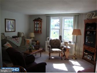 140 Manor Road Hatboro, PA 19040 - Photo 2 of 12 Living Room