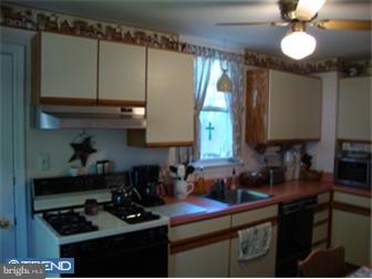 140 Manor Road Hatboro, PA 19040 - Photo 4 of 12 Kitchen