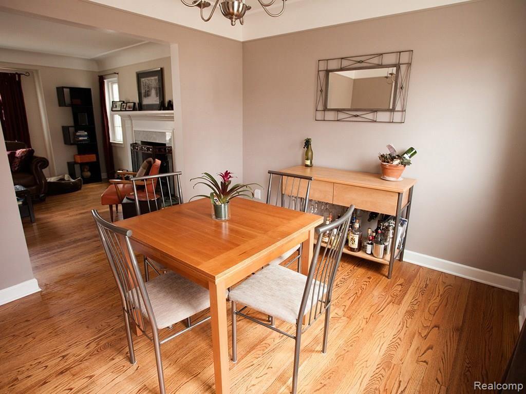 164 Maplefield Road Pleasant Ridge, MI 48069 - Photo 11 of 34 dining room lg 2.jpg