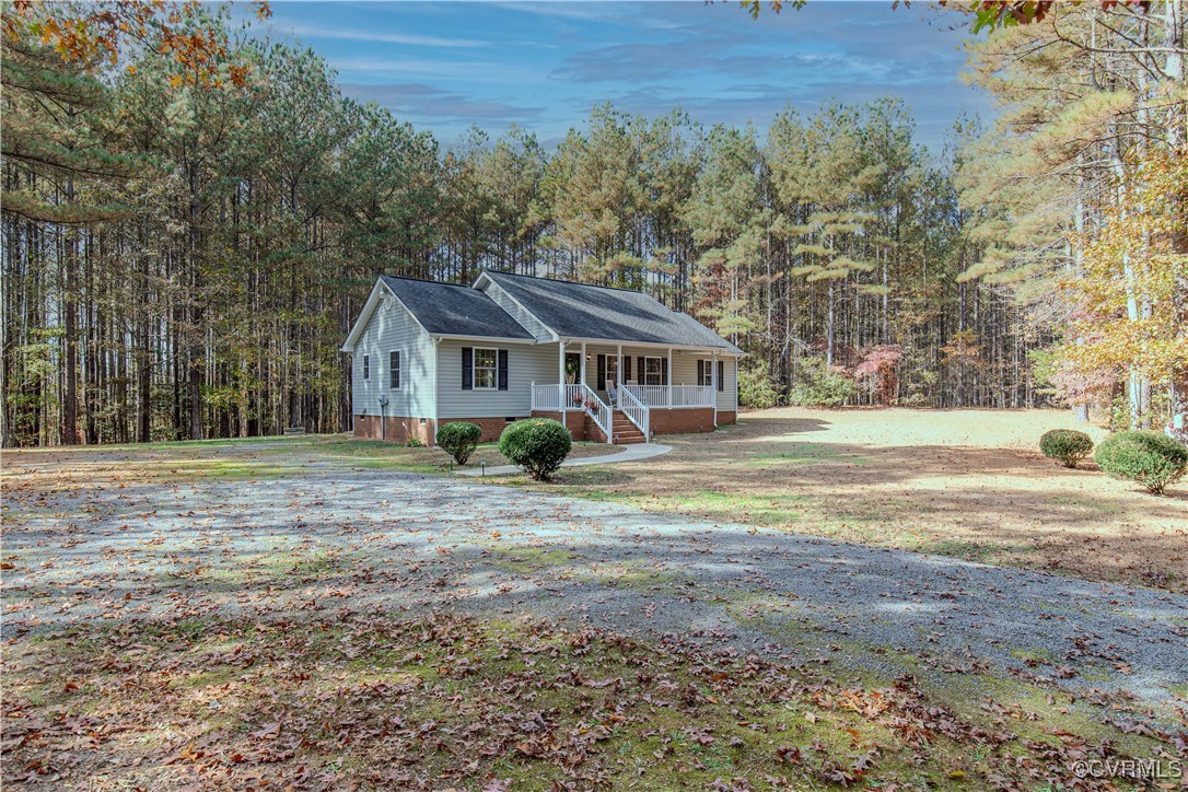 9595 Holdsworth Road Disputanta, VA 23842 - Photo 3 of 28 a front view of a house with a yard