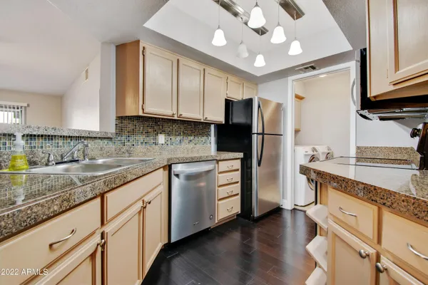 $2,245 | 5104 North 32nd Street, Unit 122, Phoenix, AZ 85018