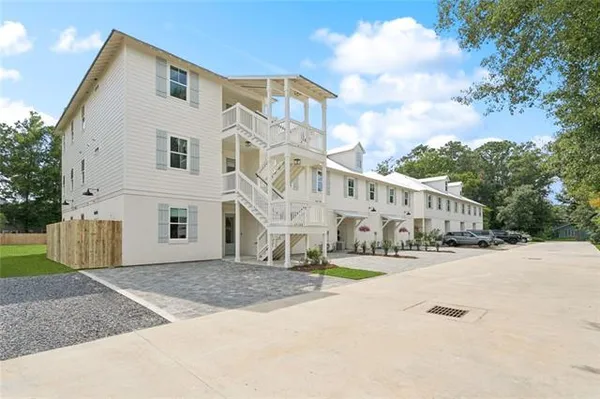 $1,900 | 745 Carroll Street, Unit F, Mandeville, LA 70448