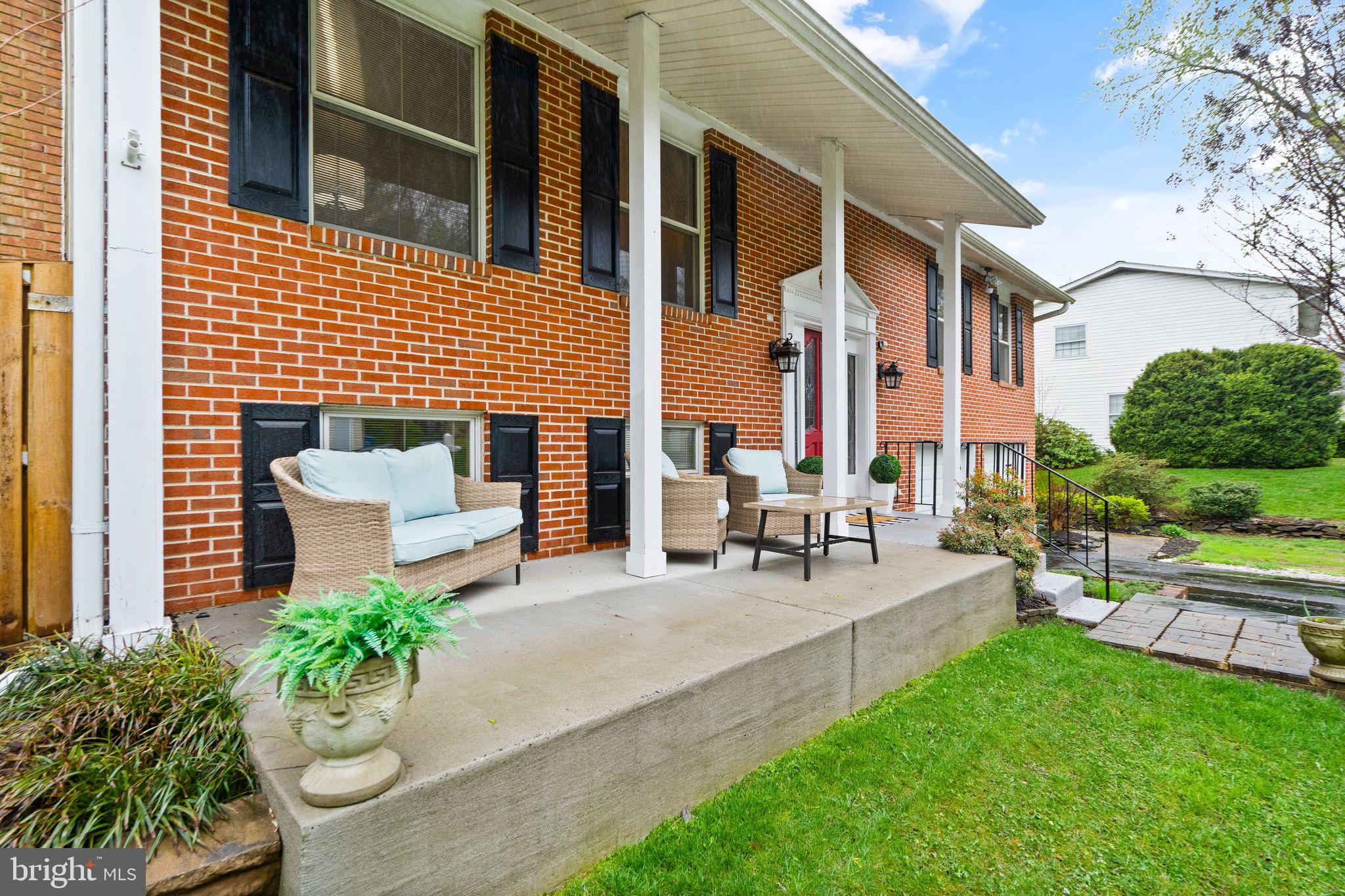 6901 Raspberry Plain Place Springfield, VA 22153 - Photo 4 of 55