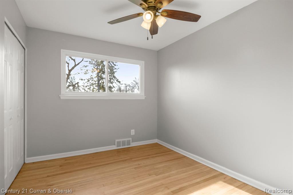 27007 Joy Road Dearborn Heights, MI 48127 - Photo 6 of 21
