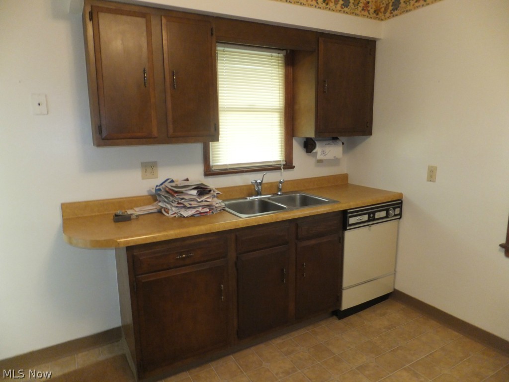 5406 Ackley Road Parma, OH 44129 - Photo 3 of 15