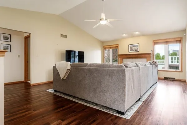 $324,900 | 537 Byrnes Drive, Rockton, IL 61072