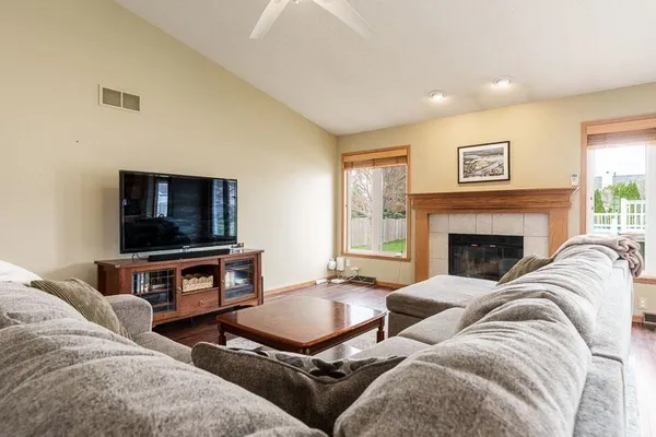 $324,900 | 537 Byrnes Drive, Rockton, IL 61072