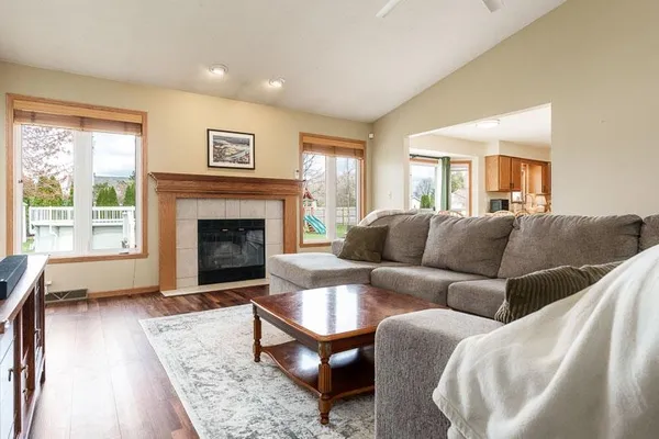 $324,900 | 537 Byrnes Drive, Rockton, IL 61072