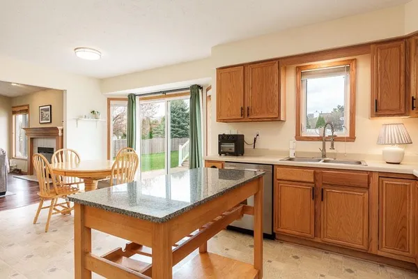 $324,900 | 537 Byrnes Drive, Rockton, IL 61072