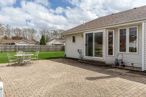 $324,900 | 537 Byrnes Drive, Rockton, IL 61072