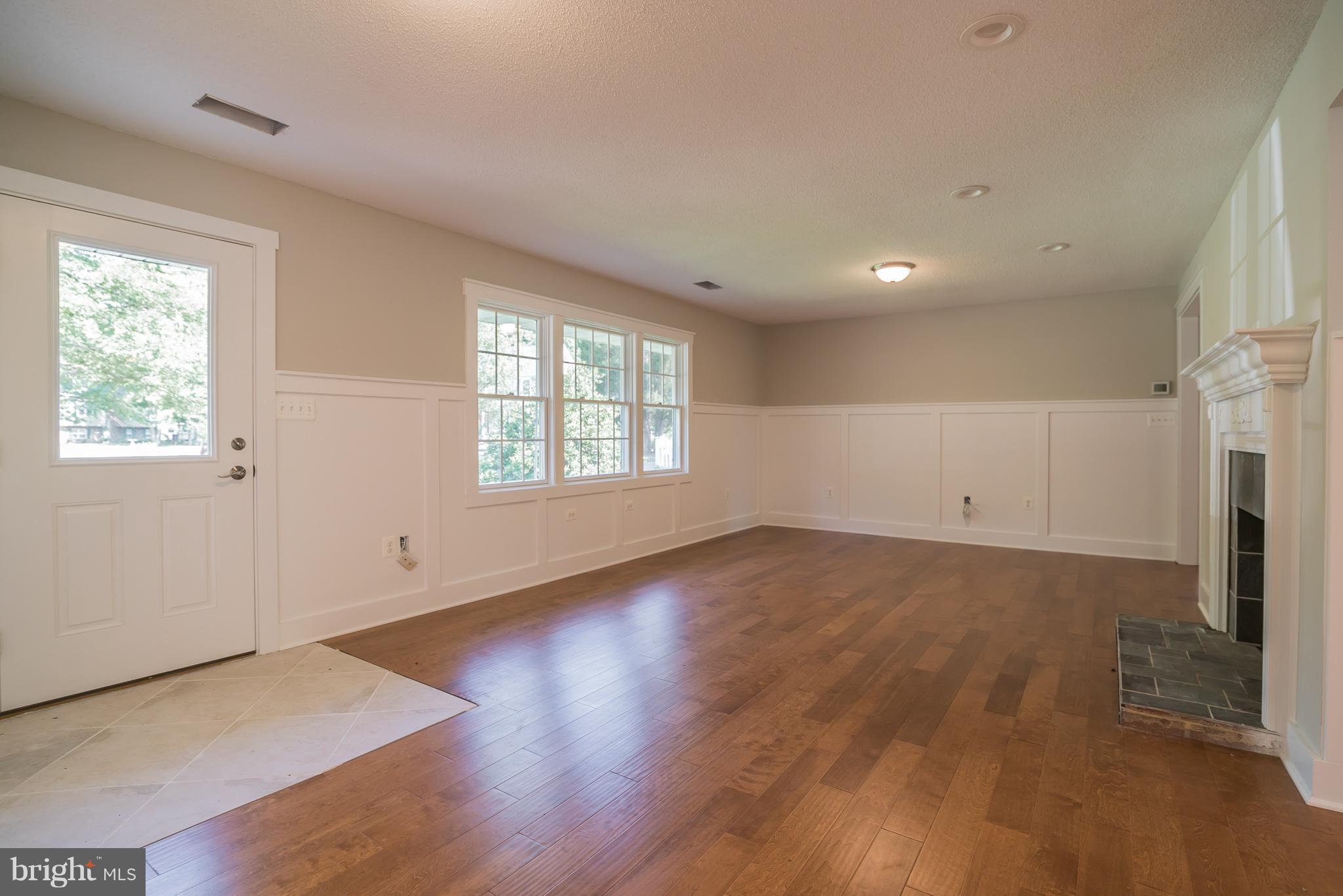 5907 Joe Road Deale, MD 20751 - Photo 22 of 30 Living Room