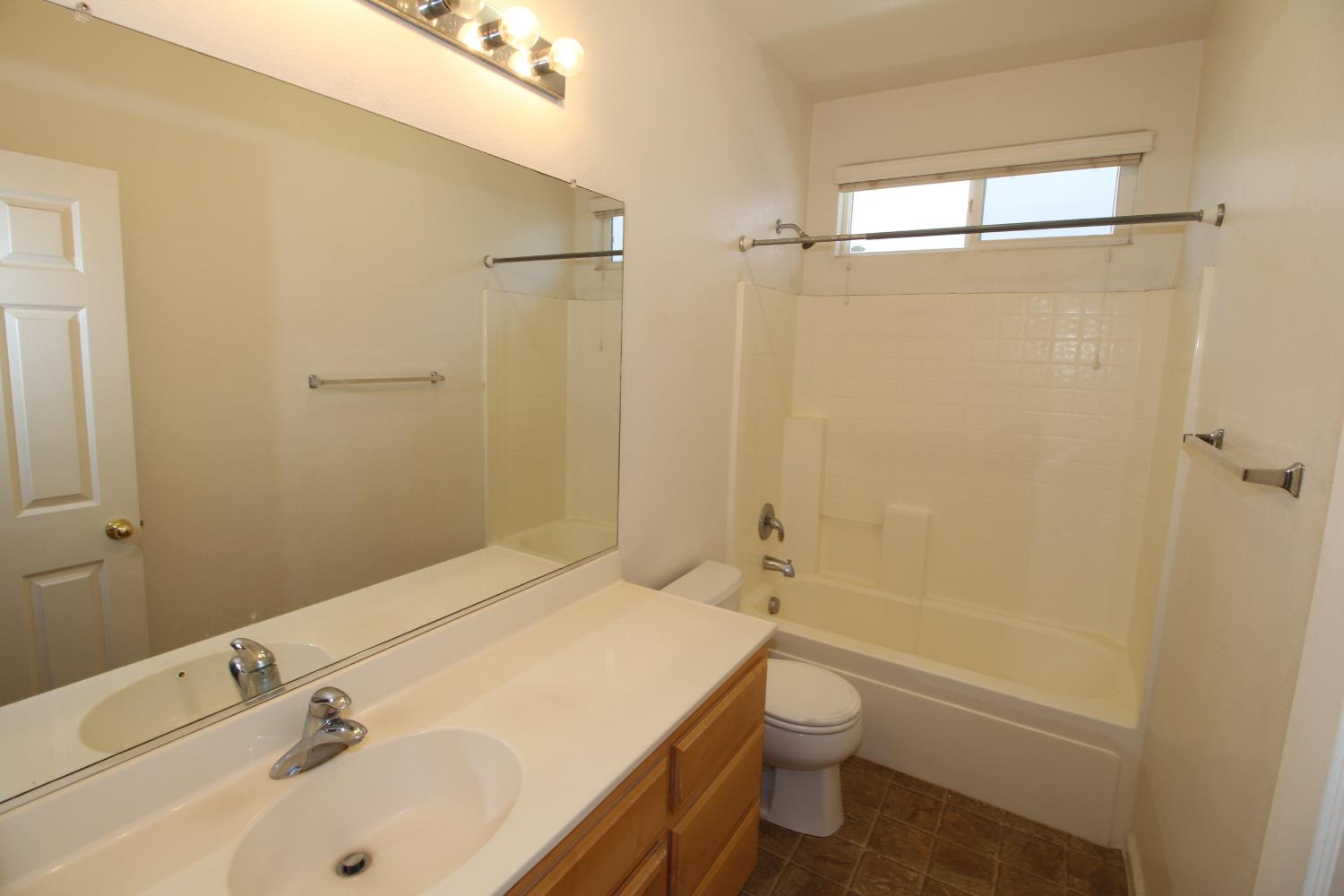1014 Mango Avenue Madera, CA 93637 - Photo 17 of 19
