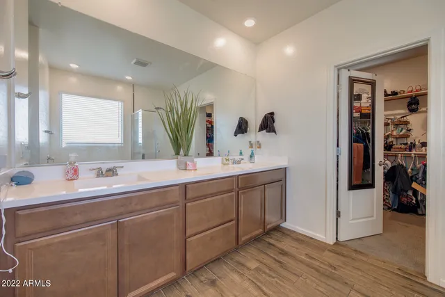 a en suite bathroom with double vanity sinks and a mirror