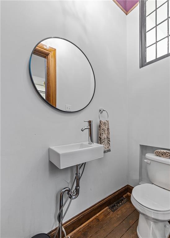 243 Fisk Street Pittsburgh, PA 15201 - Photo 18 of 34 a bathroom with a toilet a sink and mirror