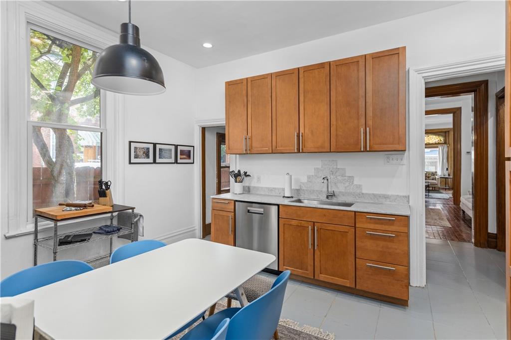 243 Fisk Street Pittsburgh, PA 15201 - Photo 20 of 34 a kitchen with a stove a refrigerator and a dining table