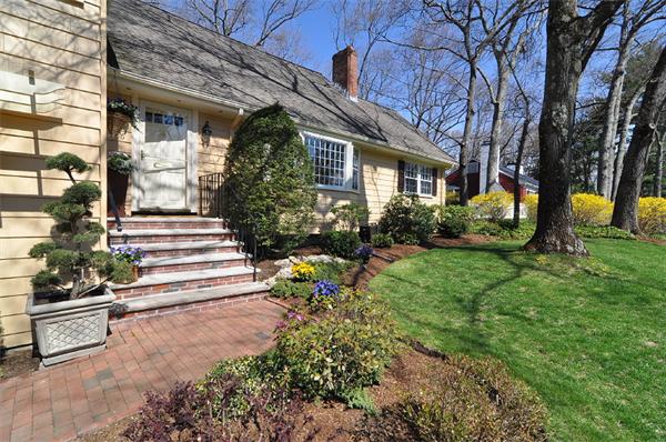 26 Lathrop Road Wellesley, MA 02482 - Photo 2 of 21
