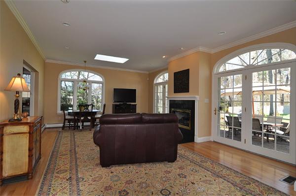 26 Lathrop Road Wellesley, MA 02482 - Photo 5 of 21