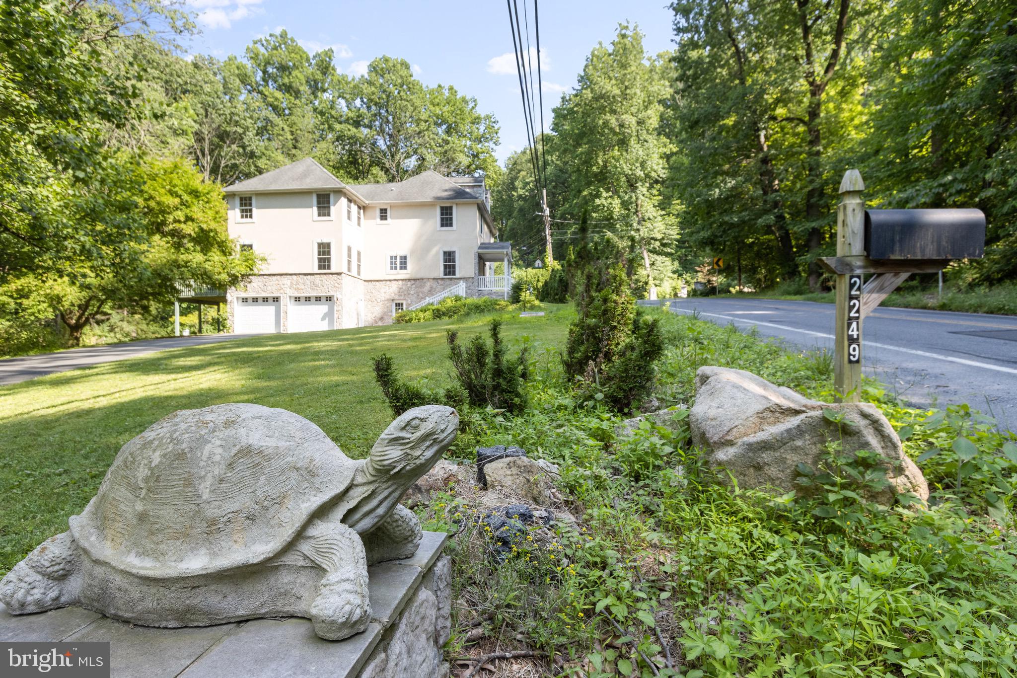 2249 Honeysuckle Road Allentown, PA 18103 - Photo 2 of 47 Gallery Image 2