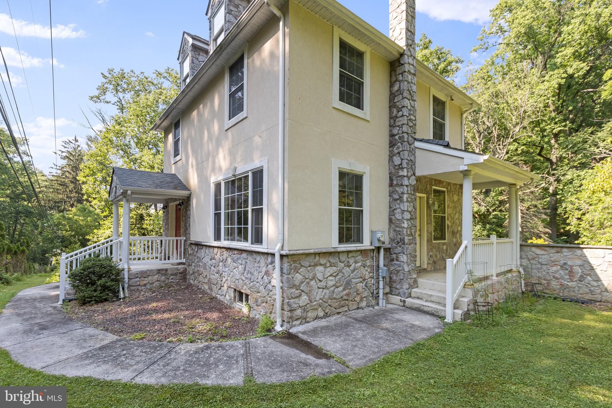 2249 Honeysuckle Road Allentown, PA 18103 - Photo 5 of 47 Gallery Image 5