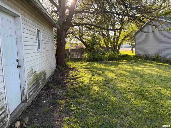 $78,500 | 835 South Fayette Street, Jacksonville, IL 62650