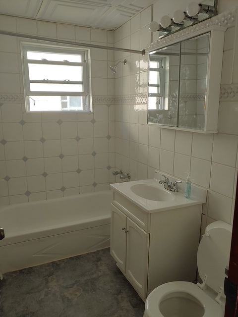 14613 Keystone Avenue Midlothian, IL 60445 - Photo 9 of 16 a bathroom with a sink toilet and shower