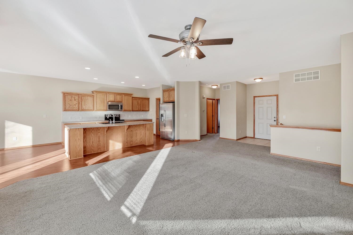 13207 Hunters View Street Wichita, KS 67235 - Photo 6 of 34