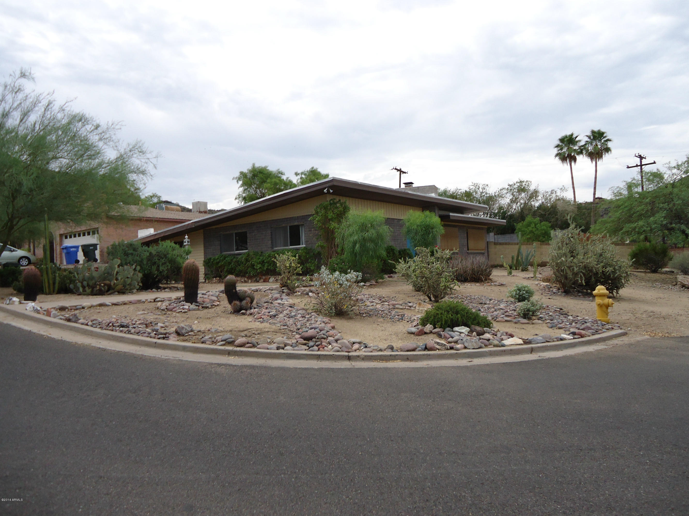 1701 East Mountain View Road Phoenix, AZ 85020 - Photo 4 of 34 DSC00929