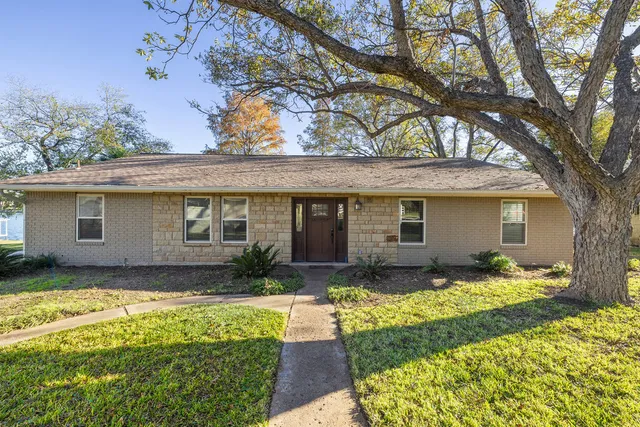 a view of a house with backyard sitting area and garden