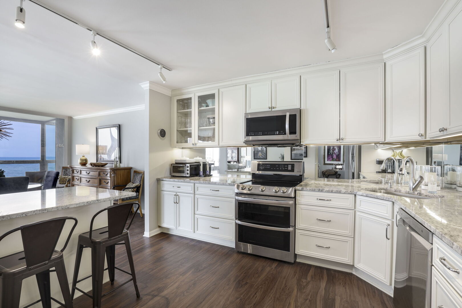 1500 Sheridan Road, Unit 7E Wilmette, IL 60091 - Photo 3 of 20