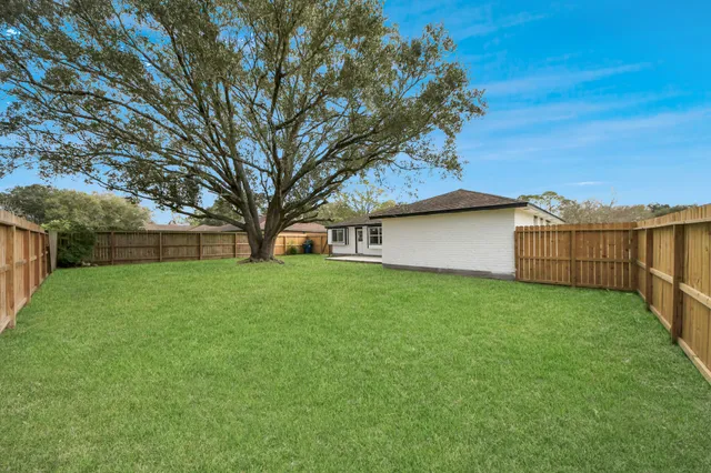 $2,300 | 5234 Abercreek Avenue, Friendswood, TX 77546