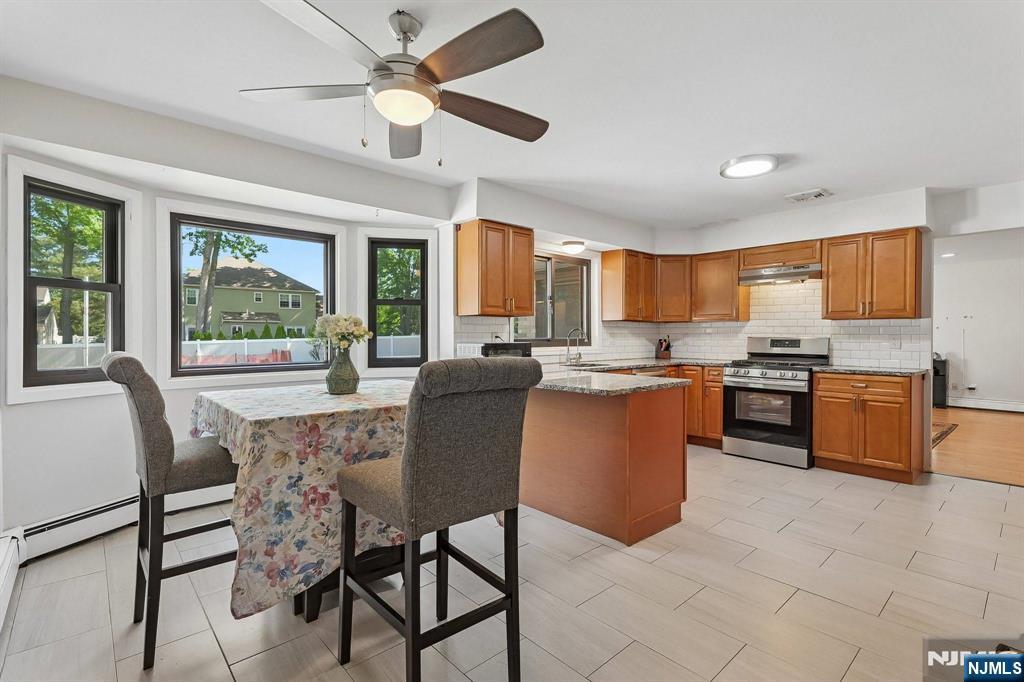 16 Cutter Avenue Edison, NJ 08820 - Photo 4 of 22