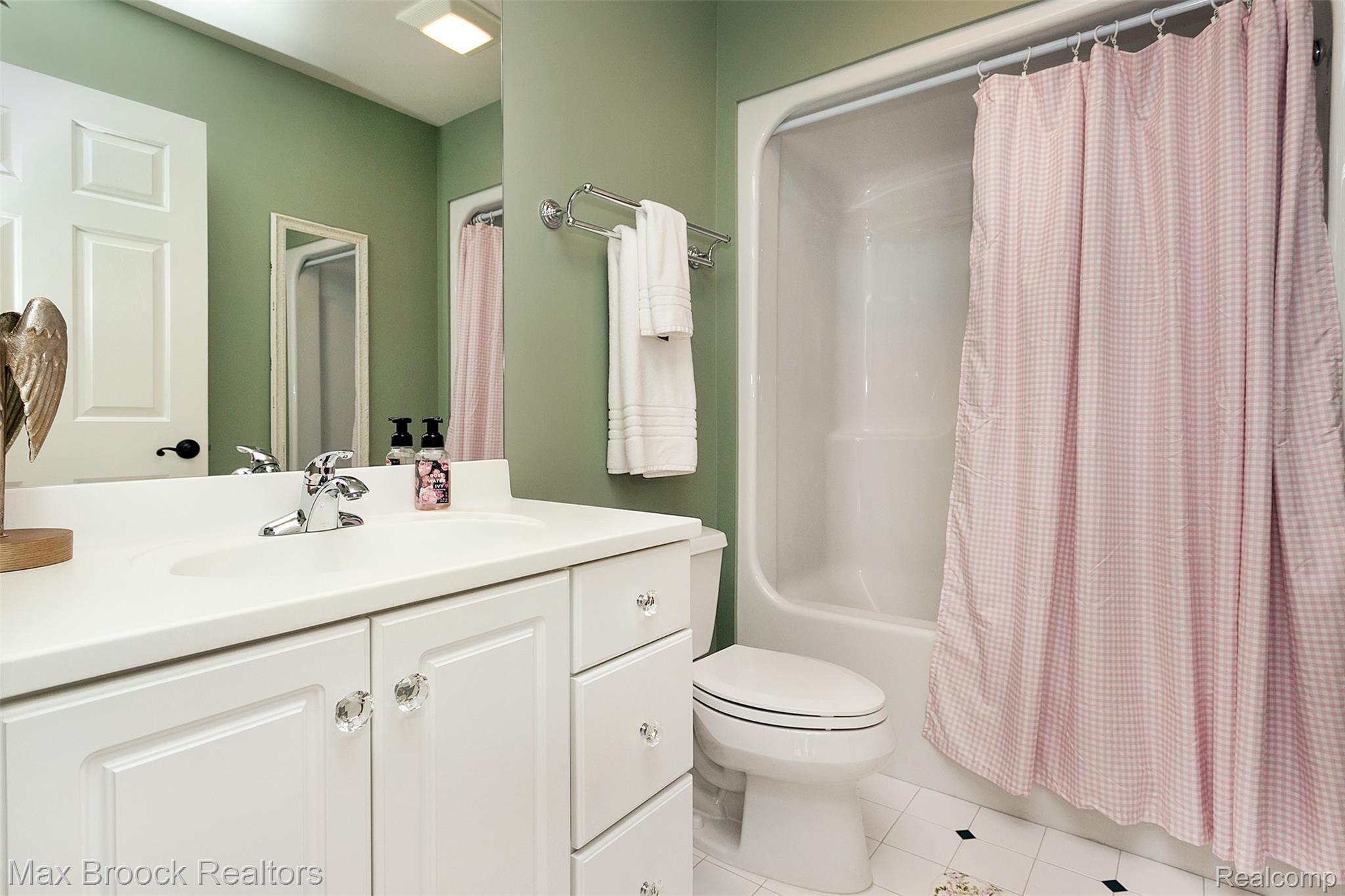 31470 Evergreen Road Franklin, MI 48025 - Photo 28 of 40 Evergreen-36.jpg