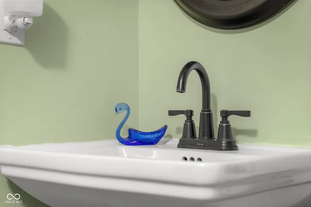 $305,000 | 202 West Lakeview Drive, Nineveh, IN 46164