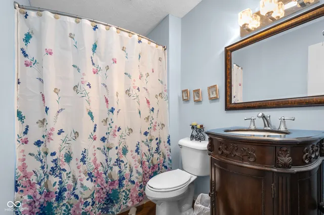 $305,000 | 202 West Lakeview Drive, Nineveh, IN 46164