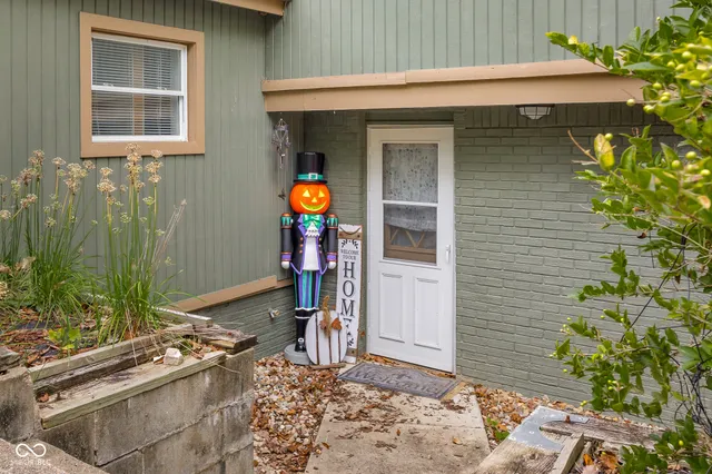 $305,000 | 202 West Lakeview Drive, Nineveh, IN 46164