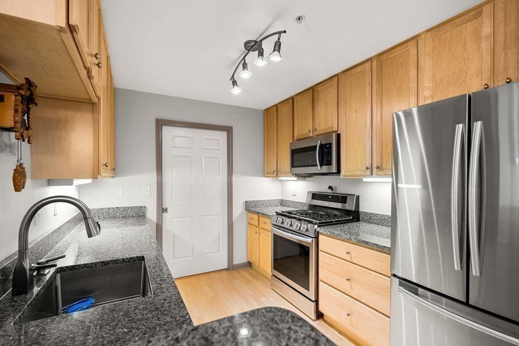 36 Village Road, Unit 214 Middleton, MA 01949 - Photo 16 of 37