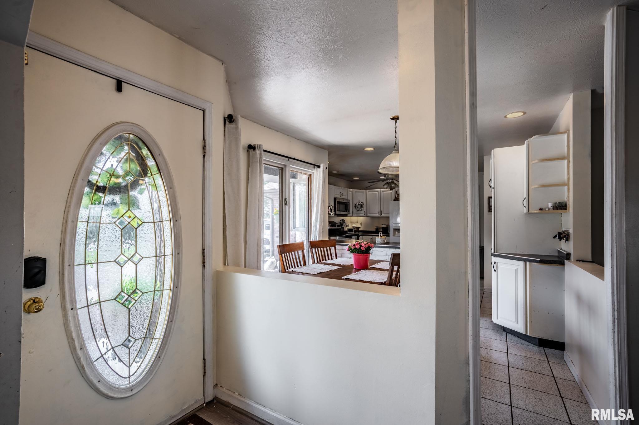 1126 Sycamore Road Carbondale, IL 62901 - Photo 2 of 33